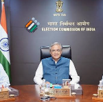 పుదుచ్చేరి పోలీసులకు రాష్ట్రపతి పతకం అందజేసిన అమిత్‌ షా