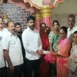 కత్తితో దాడికి యత్నించిన ఘటన-హెడ్ కానిస్టేబుల్ రమణయ్యకు ఎస్పీ నగదు రివార్డు, సత్కారం