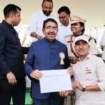 చికెన్ షాపులు మూసివేసి స్వాతంత్ర్య వేడుకల్లో పాల్గొన్న నిర్వాహకులు