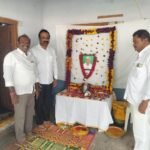 శ్రీ రాజీవ్ గాంధీ గారి జయంతి సందర్బంగా నేతలు కేక్ కట్ చేసి, అనంతరం అన్నదాన కార్యక్రమం నిర్వహించడం జరిగింది. కుత్బుల్లాపూర్ నియోజకవర్గ కాంగ్రెస్ పార్టీ ఇంచార్జి కొలన్ హనుమంత్ రెడ్డి గారితో కలిసి పాల్గొన్న *మాజీ టీపీసీసీ రాష్ట్ర ప్రధాన కార్యదర్శి నర్సారెడ్డి భూపతిరెడ్డి గారు.*