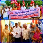 గుంతల రోడ్లతో జనాలకు నరకయాతన.. మరో ఊరికి వెళ్లాలంటే కష్టమే!