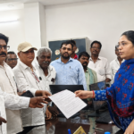 17 టన్నుల ఉచిత పశు దాణా రైతులకు పంపిణీ