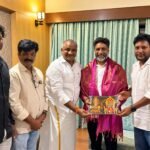 ఫిన్లాండ్ పర్యటన ముగించుకొచ్చిన ఉత్తమ ఉపాధ్యాయుడు బాలుని అభినందించిన డి.ఇ.ఓ
