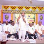 పాత బడికి పగుళ్లు.. కొత్త బడి నిర్మాణం అసంపూర్తి! విద్యార్థుల భద్రతపై ఆందోళన.. నిర్మాణం పూర్తిచేసి అందుబాటులోకి తేవాలని డిమాండ్..