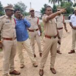 అరవపల్లి వినాయక ఉత్సవ కమిటీ ఆధ్వర్యంలో కాణిపాకం లడ్డూ పంపిణీ.. ఎస్సై మల్లికార్జున రెడ్డికి ప్రత్యేకంగా లడ్డూ అందజేత