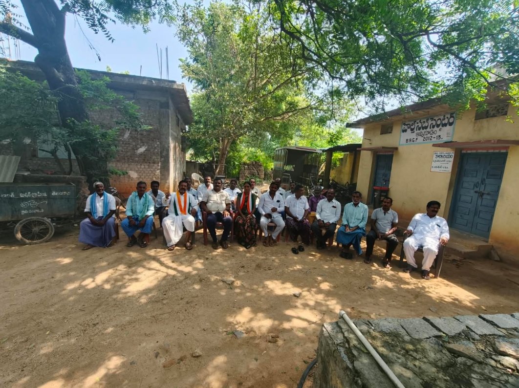 చిన్నారులకు అక్షరాభ్యాసం