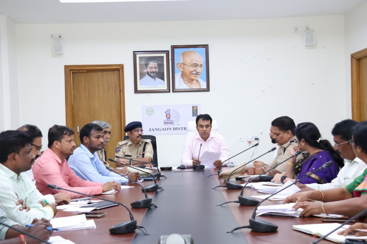 సిరిసిల్లలో భారీ జన సందోహం