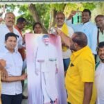 పుల్లంపేటలో గుర్తుతెలియని వాహనం ఢీకొని రెండు జింకలు మృతి.
