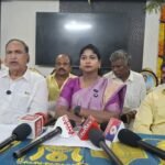 ఫ్లాష్ న్యూస్: నాయుడుపేటలో రాత్రి వేళ ఓపెన్ లో ఉన్న సహకార సంఘ కార్యాలయం.*