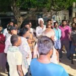 ప్రధాన రహదారి పక్కనే వైర్లు గజిబిజి – చిన్న నిర్లక్ష్యం పెను ప్రమాదానికి దారి తీసే పరిస్థితి