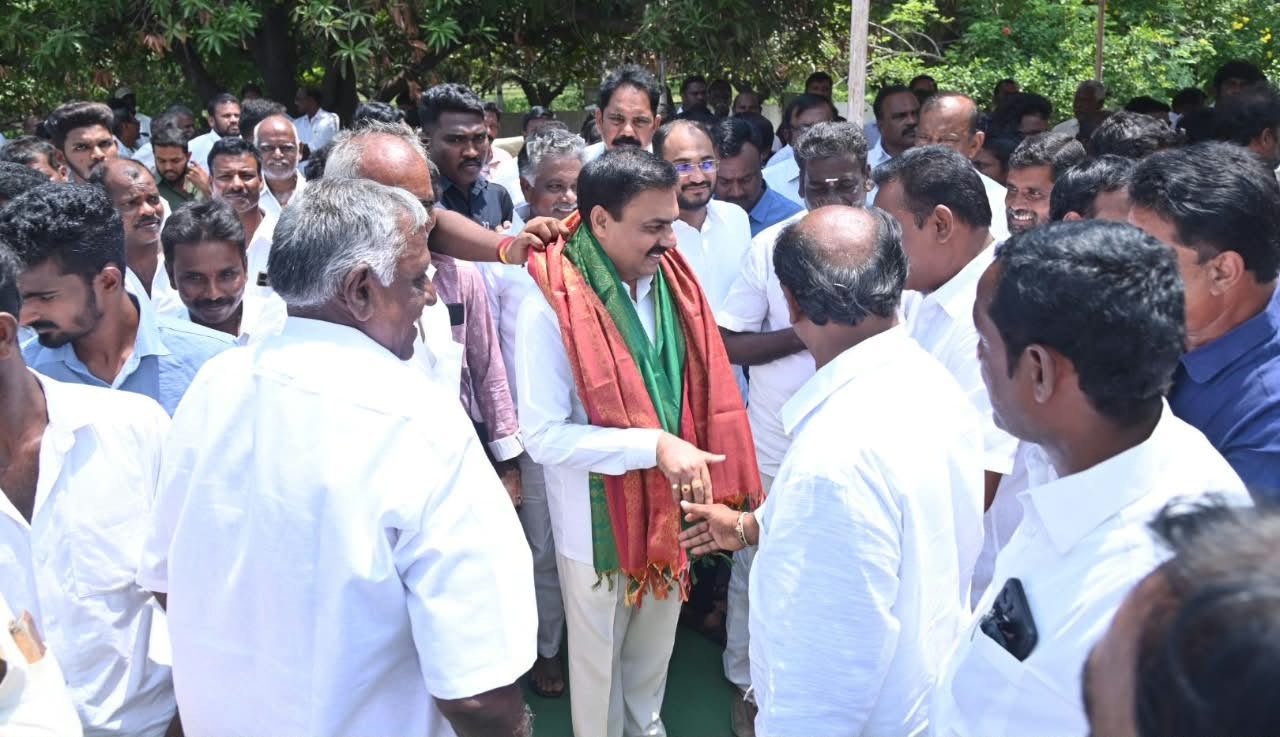 తెలుగు యువత నాయకుడు సురేంద్ర ను పరామర్శించిన ఎస్సీ కమిషన్ చైర్మన్ జవహర్