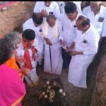 గ్రామంలో ఉన్న గుంతల సమస్య వెంటనే మరమ్మత్తులు చేపట్టాలి