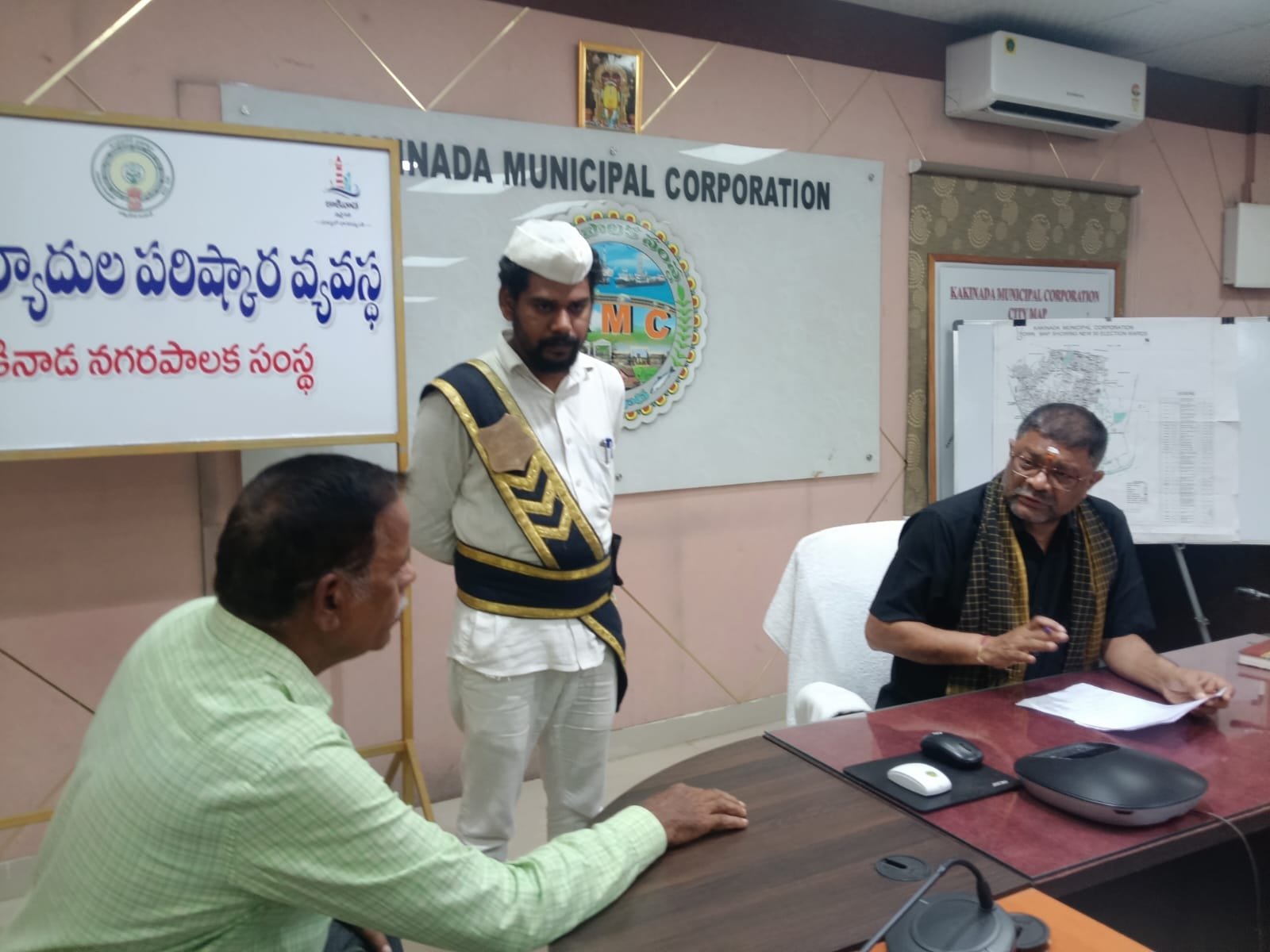 *కాకినాడ అర్బన్ పరిధి ముంపు ప్రాంతాల్లో కలెక్టర్ పర్యటన.*