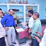 పదవీ విరమణ పొందిన ఎస్సై మరియు హెడ్ కానిస్టేబుల్‌ను ఘనంగా సత్కరించిన కాకినాడ జిల్లా ఎస్పీ జి. బిందు మాధవ్ ఐపీఎస్