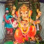 రైలు కిందకు దూకి.. ప్రయాణికుడి ప్రాణాలు కాపాడిన హెడ్ కానిస్టేబుల్