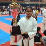 పట్టపగలే వీధి లైట్లు వెలుగు తున్న నిర్లక్ష్యంలో విధ్యుత్ అధికారులు