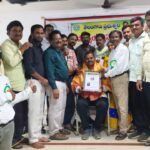 సముద్రాలలో రోడ్డుపై మట్టికట్టతో బ్లైండ్ టర్నింగ్ ప్రమాదం: ఇద్దరికి తీవ్ర గాయాలు