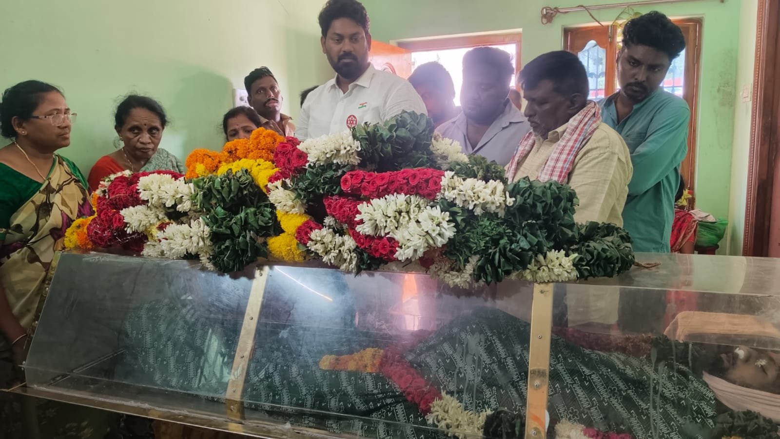 వైఎస్సార్‌సీపీ సోషల్ మీడియాలో ఈర్ల నరేష్ చురుకైన పాత్ర