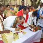 మహిళల స్వావలంబనే కాంగ్రెస్ ప్రభుత్వ లక్ష్యం సత్తుపల్లిలో ఘనంగా ఇందిరా మహిళా శక్తి చీరలు, కుట్టు మిషన్ల పంపిణీ