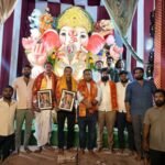 పురస్కార గ్రహీత కు నాయకుల సన్మానం