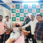 ప్రభుత్వ పాఠశాలలో స్కూల్ పిల్లలకి యూనిఫామ్ అందచేసిన సర్పంచ్ జాటోతు వినోద్ కుమార్.