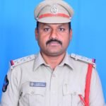 జగన్‌మోహన్ రెడ్డికి రాఖీ కట్టిన కాకాణి పూజిత