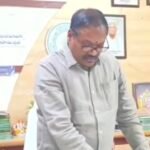 వాతావరణ హెచ్చరికల నేపథ్యంలో విద్యా సంస్థలకు సెలవు ప్రకటించిన..జిల్లా కలెక్టర్ డాక్టర్ సత్య శారద