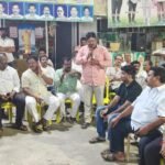 🚨 చిన్న ఈటిపాకం వద్ద రోడ్డుప్రమాదం ✍️ ఓవర్‌లోడ్‌తో కట్టెల ట్రాక్టర్ బోల్తా.. ఆర్టీసీ బస్సుకు ఢీ