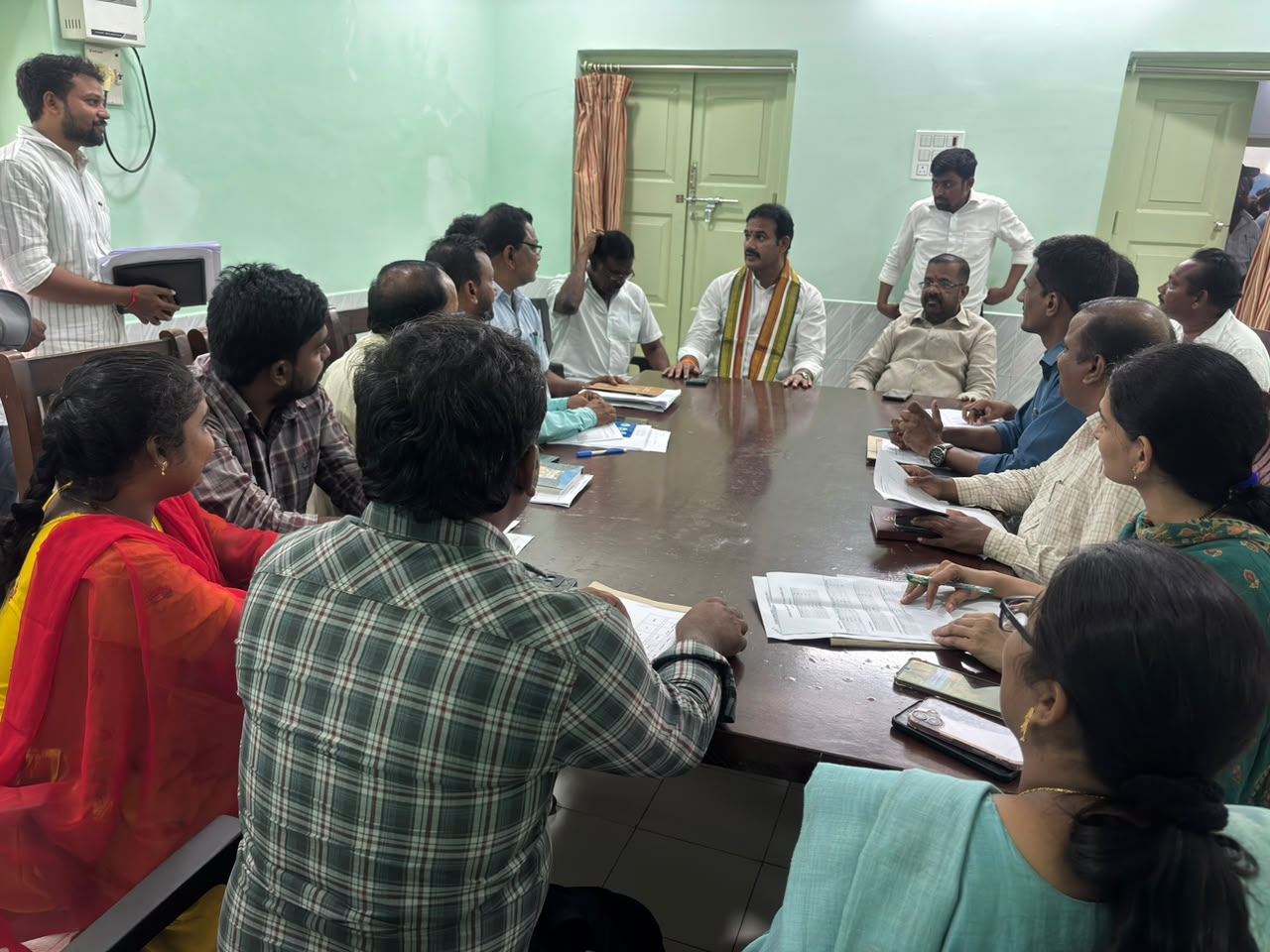 ఇందిరమ్మ ఇళ్ల నిర్మాణం పై సమీక్ష సమావేశం