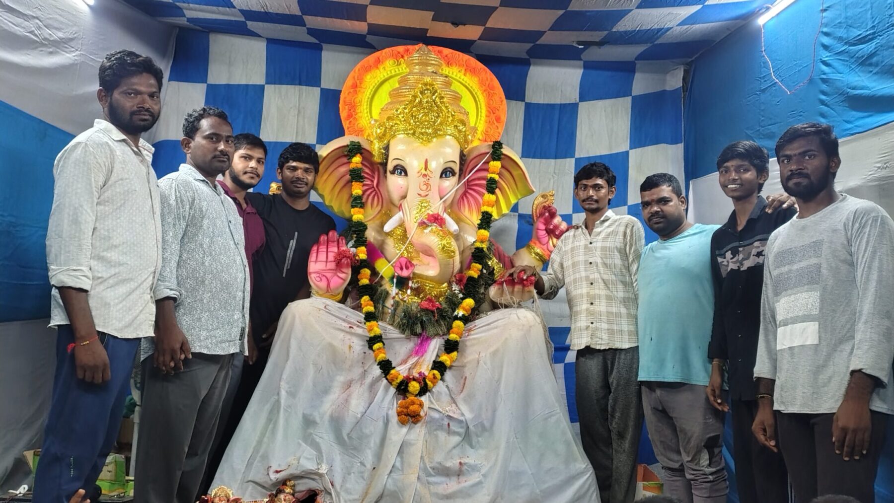 బుధరావుపేట బొడ్రాయి వద్ద ఘనంగా గణేష్ నిమజ్జనం చేసిన భక్తులు.