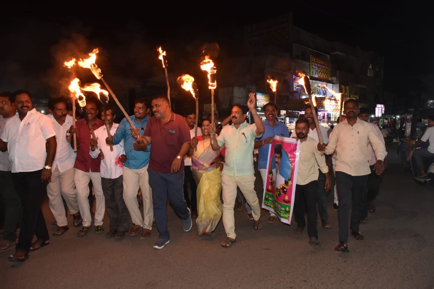 సూళ్లూరుపేట: రైలు నుంచి పడి గుర్తుతెలియని వ్యక్తి మృతి*