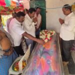 ప్లేట్లెట్స్ దానం చేసిన తండ్రి, కొడుకు