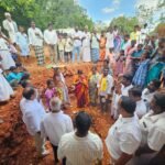 జిల్లా కలెక్టర్ శ్రీ హిమాన్షు శుక్ల చేతుల మీదుగా , జిల్లా ఉత్తమ ఉపాధ్యాయ అవార్డు అందుకున్న కేతా వెంకటరెడ్డి