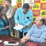 ఎల్లంపల్లి శ్రీనివాసరావు సోదరుడు ఎల్లంపల్లి రామకృష్ణ వివాహ నిశ్చితార్థం ఎమ్మెల్సీ మండతో కరుణ్ కుమార్ పాల్గొన్నారు పున్నమి న్యూస్ ప్రతినిధి ఎన్టీఆర్ జిల్లా