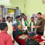 విద్యార్థులకు బస్సు లేక ఇబ్బందులు