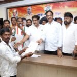 విద్యార్థులకు బస్సు లేక ఇబ్బందులు