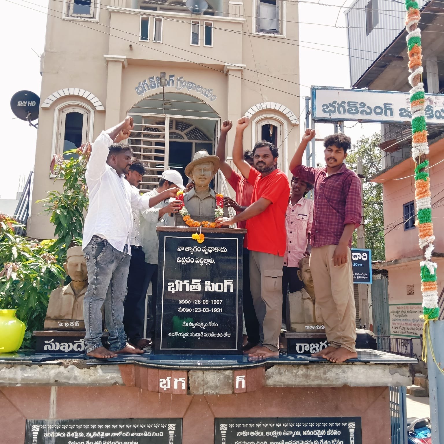 అంబేడ్కర్ భవనాన్ని మున్సిపల్ అధికారుల నిర్లక్ష్యం నుంచి కాపాడాలి భవన నిర్వహణ బాధ్యతలను ఎస్సీ కమిటీకి అప్పగించాలి – ప్రజావాణిలో ఆప్ నాయకుల వినతి