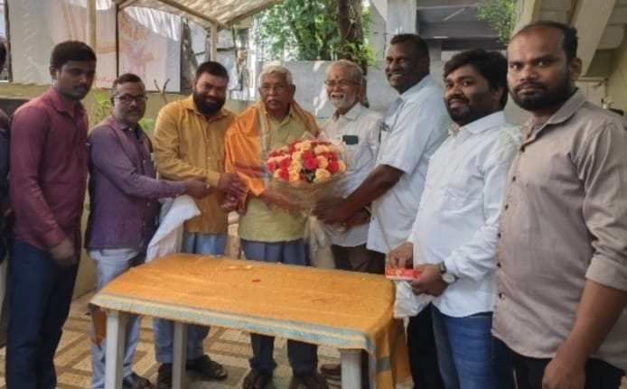 ఎమ్మెల్సీ కోదండరాంకు బస్తీ దవాఖాన సపోర్టింగ్ స్టాఫ్ జన్మదిన శుభాకాంక్షలు