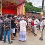 నల్లారి కిరణ్ కుమార్ రెడ్డి గారికి యల్లటూరు శ్రీనివాసరాజు గారు జన్మదిన శుభాకాంక్షలు* *మాజీ ముఖ్యమంత్రిని మర్యాదపూర్వకంగా కలసి శాలువా, పుష్పగుచ్ఛంతో సత్కారం*