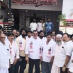 బుధరావుపేట గ్రామానికి చెందిన.శ్రీనివాస్ గౌడ్ కుటుంబానికి మిత్రుల ఆర్థిక సహాయం..