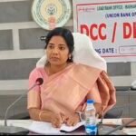 ​యాప్‌ వద్దూ.. షాపుల్లోనే యూరియా ఇవ్వాలి: మంగళవారిపేటలో BRS భారీ ధర్నా
