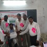 తిరుపతి జిల్లా: దొరవారిసత్రం మండలం వేణుంబకం రోడ్డు లొ పగిలి బోల్తా – తప్పిన పెను ప్రమాదం*