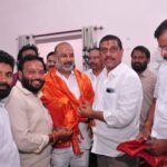 భైంసా మార్కెట్ కమిటీ చైర్మన్ పదవికి ఎం.ఏ. లతీఫ్ కి మద్దతు