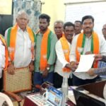 ప్రభుత్వాన్ని ప్రశ్నిస్తే కేసులా?: జక్కంపూడి రాజా