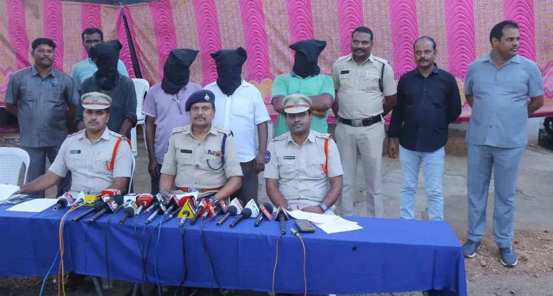 *పీర్జాదిగూడ అన్నపూర్ణ కాలనీలో ఘనంగా గణేష్ శోభాయాత్ర* *ఉమా దేవి, శ్రీనివాస్ రెడ్డి దంపతులను రెండో సారి వరించిన లాంభోదరుడి ప్రసాదం*