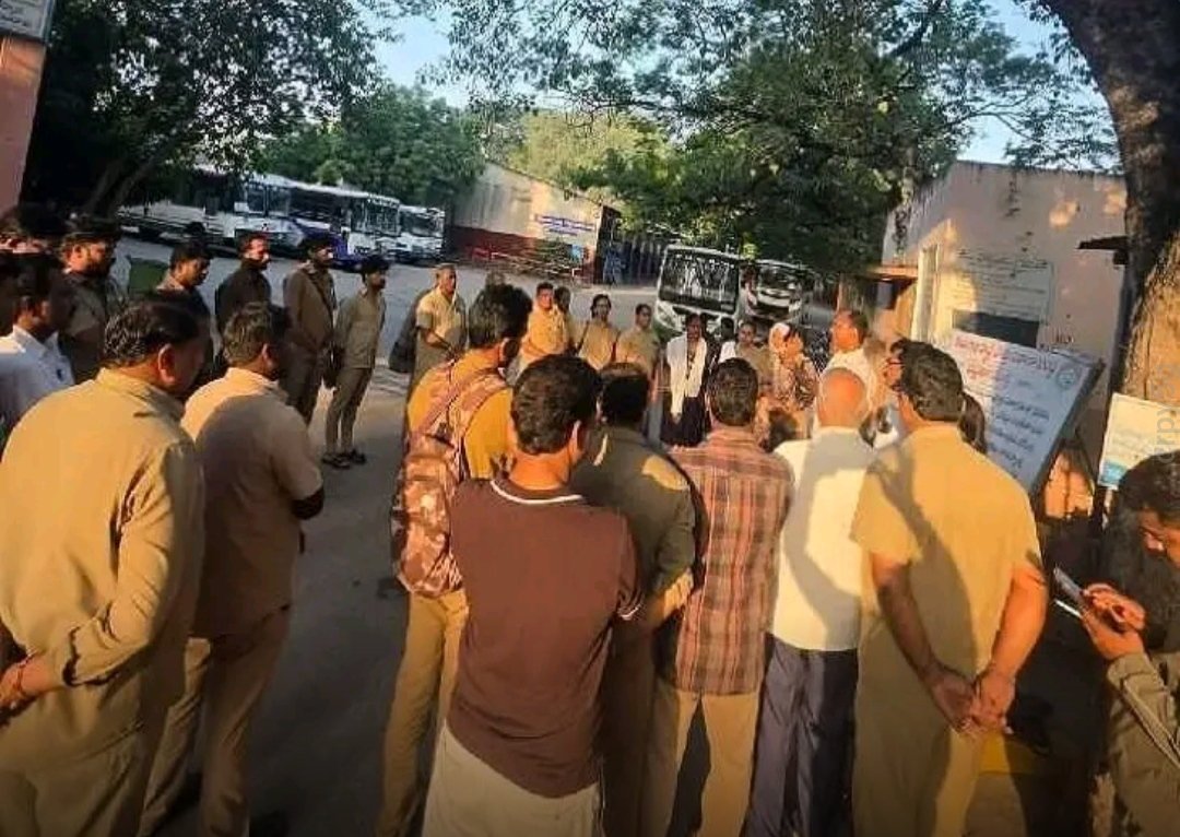మల్లంలో వైభవంగా స్వయంభు సుబ్రహ్మణ్యేశ్వర స్వామి రథోత్సవం* *పున్నమి న్యూస్ రిపోర్టర్ హరికృష్ణ సెప్టెంబర్ 27 చిట్టమూరు మండలం*