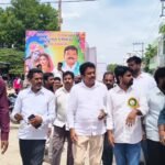 కృష్ణాష్టమి సందర్భంగా ట్రాక్టర్ ర్యాలీని ప్రారంభించిన లంక నితీష్ పున్నమి న్యూస్ ప్రతినిధి ఎన్టీఆర్ జిల్లా మైలవరం