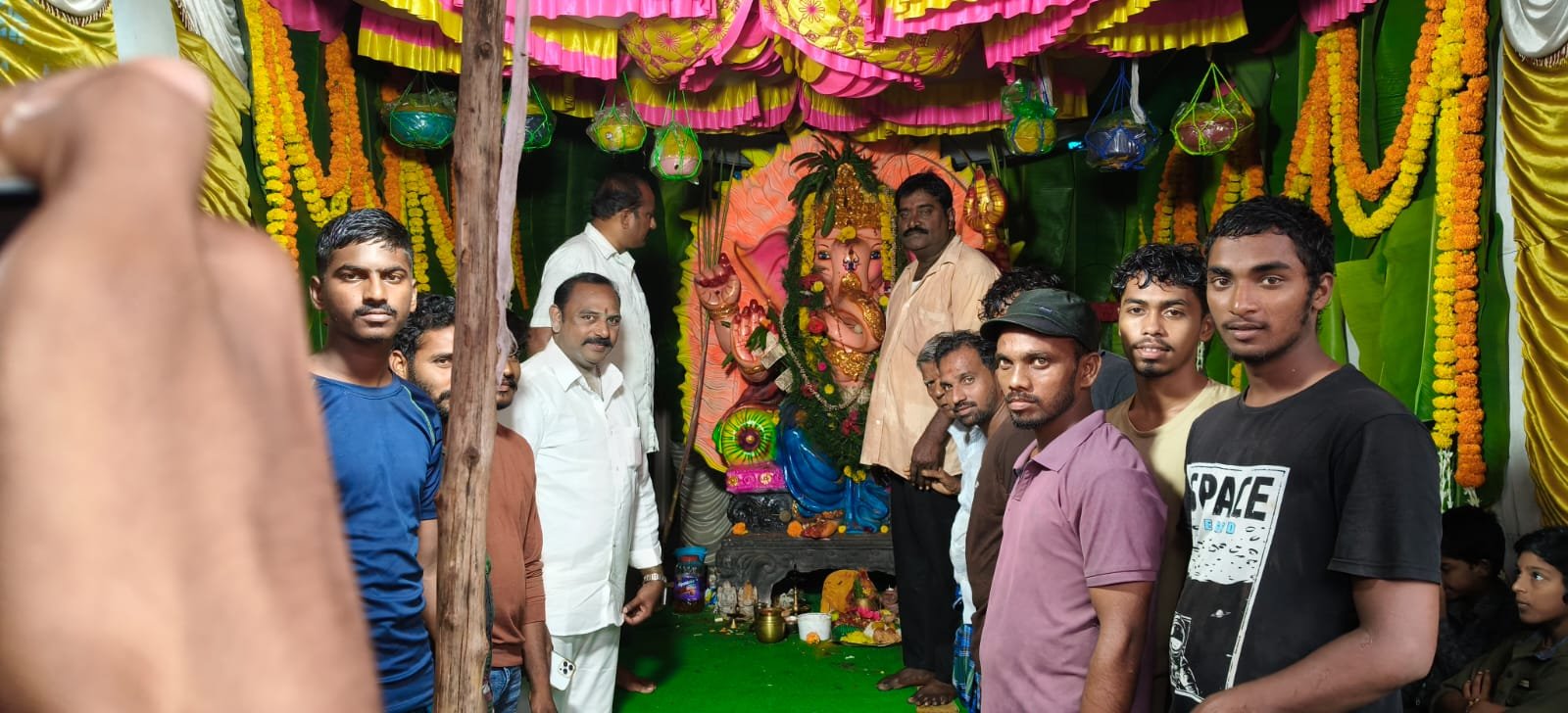 25 అడుగుల వెడల్పు ఉన్న కాలువ.. నేడు మూడు, నాలుగు అడుగులకు పరిమితం*