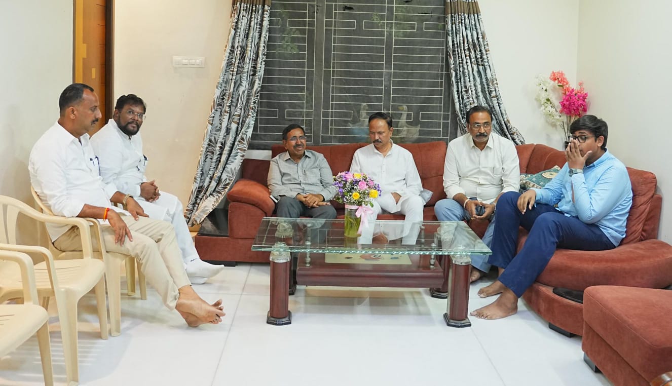 దివంగత టీడీపీ నేత జాకీర్ కుటుంబానికి మంత్రి పొంగూరు నారాయణ పరామర్శ** జాకీర్ కుటుంబానికి పార్టీ, ప్రభుత్వం కొండంత అండ: మంత్రి నారాయణ* నిబద్ధత కలిగిన సీనియర్