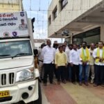 ముఖ్యమంత్రి సహాయనిధి చెక్కులు పంపిణీ ఇంటింటికి వెళ్లి పరామర్శించి చెక్కులు అందజేసిన జ్యోతుల నవీన్
